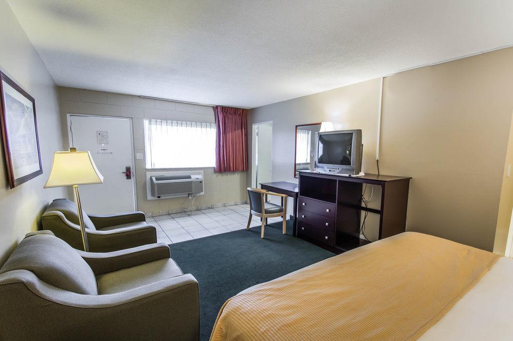 Econo Lodge Cocoa Beach - Near The Port Buitenkant foto