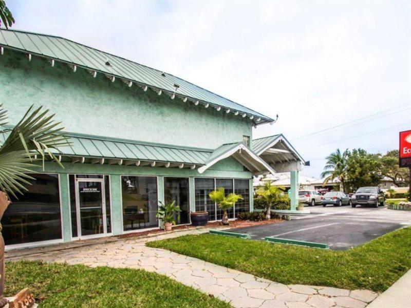 Econo Lodge Cocoa Beach - Near The Port Buitenkant foto