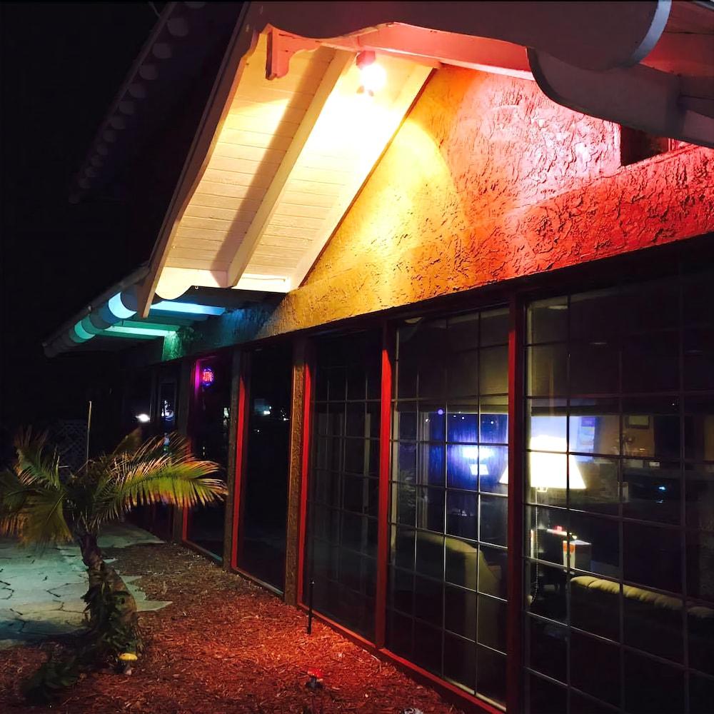 Econo Lodge Cocoa Beach - Near The Port Buitenkant foto