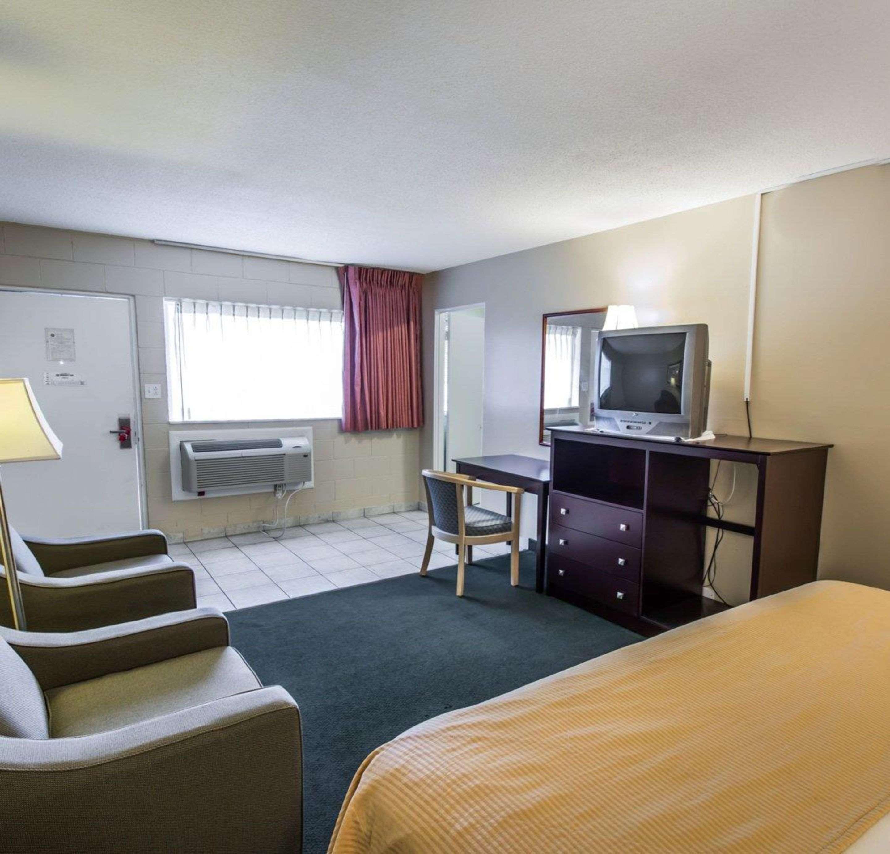 Econo Lodge Cocoa Beach - Near The Port Buitenkant foto