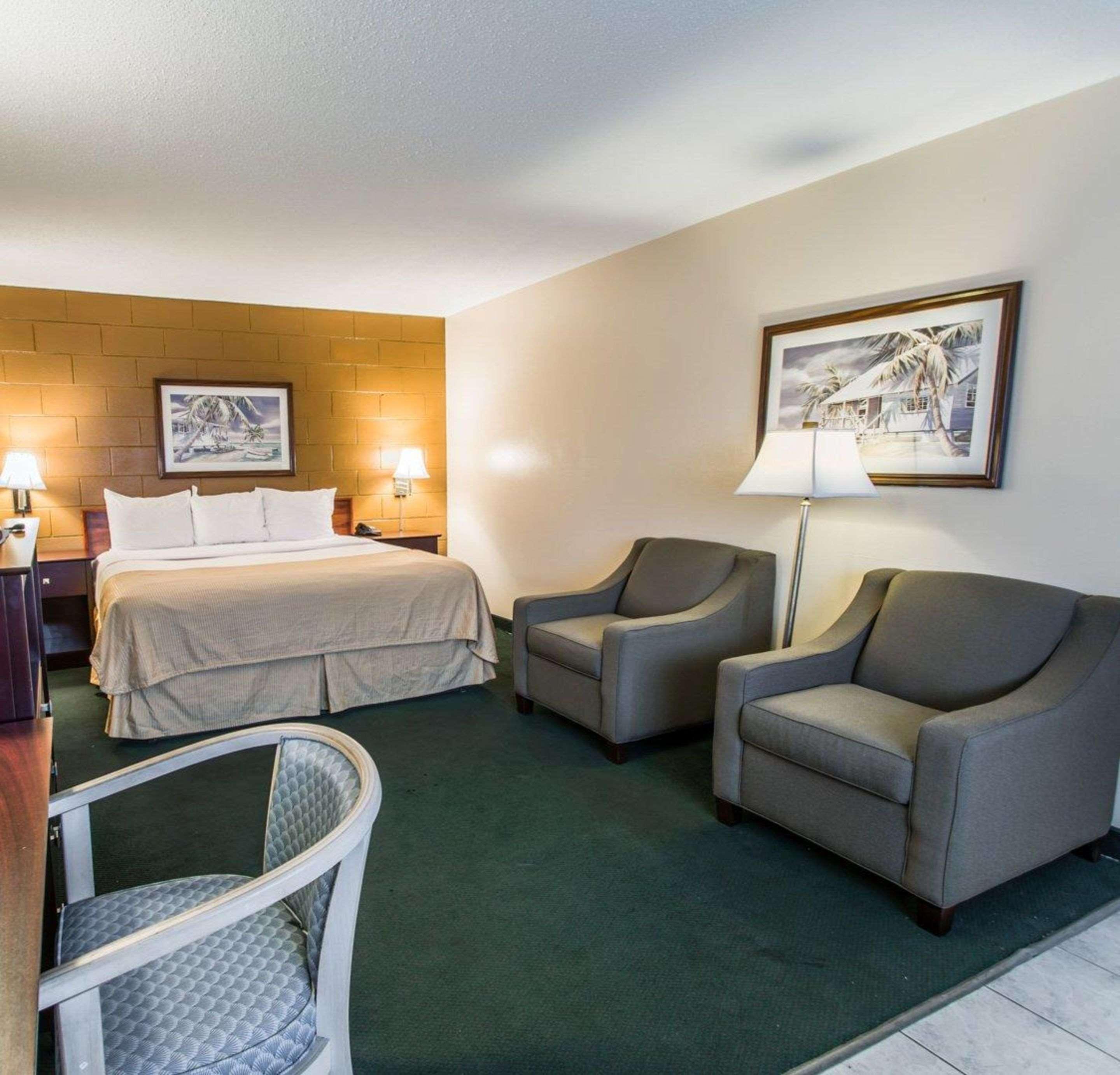 Econo Lodge Cocoa Beach - Near The Port Buitenkant foto