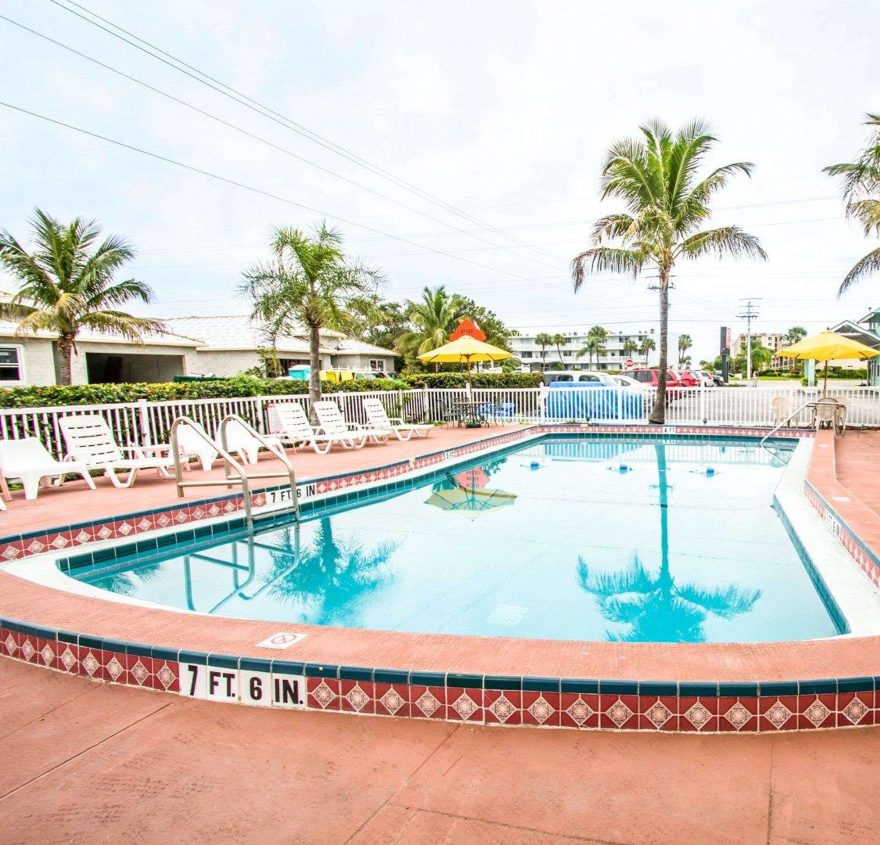 Econo Lodge Cocoa Beach - Near The Port Buitenkant foto