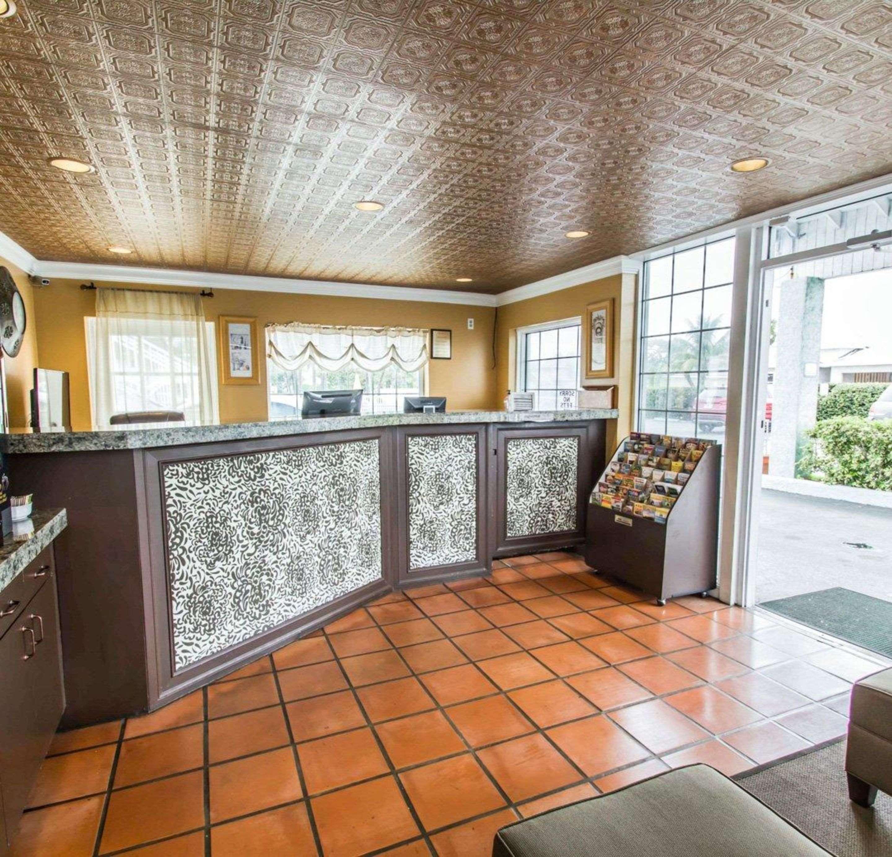 Econo Lodge Cocoa Beach - Near The Port Buitenkant foto