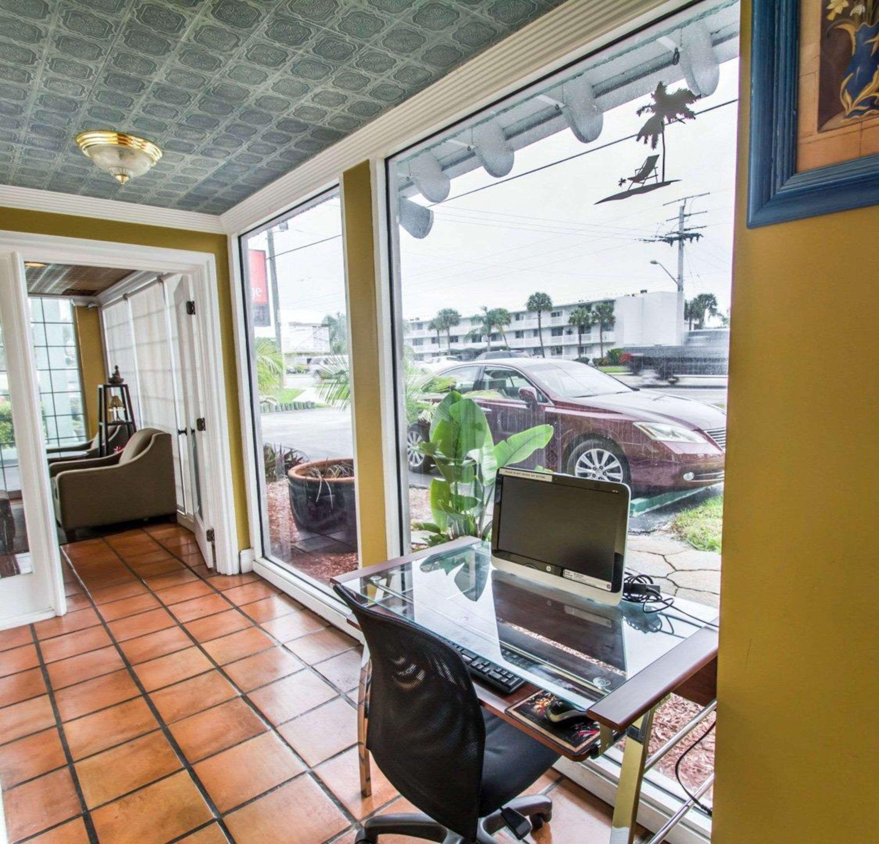 Econo Lodge Cocoa Beach - Near The Port Buitenkant foto