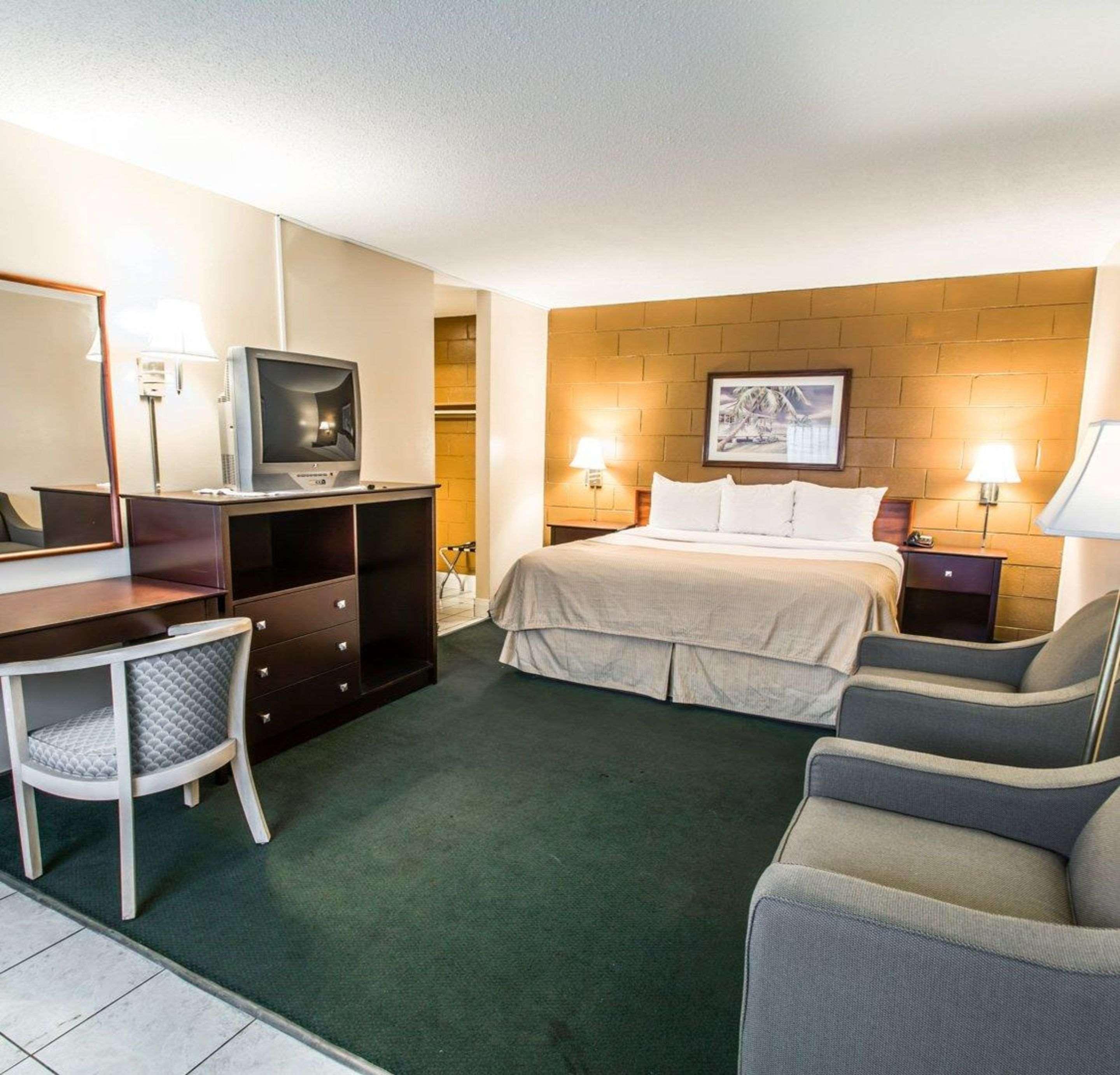 Econo Lodge Cocoa Beach - Near The Port Buitenkant foto