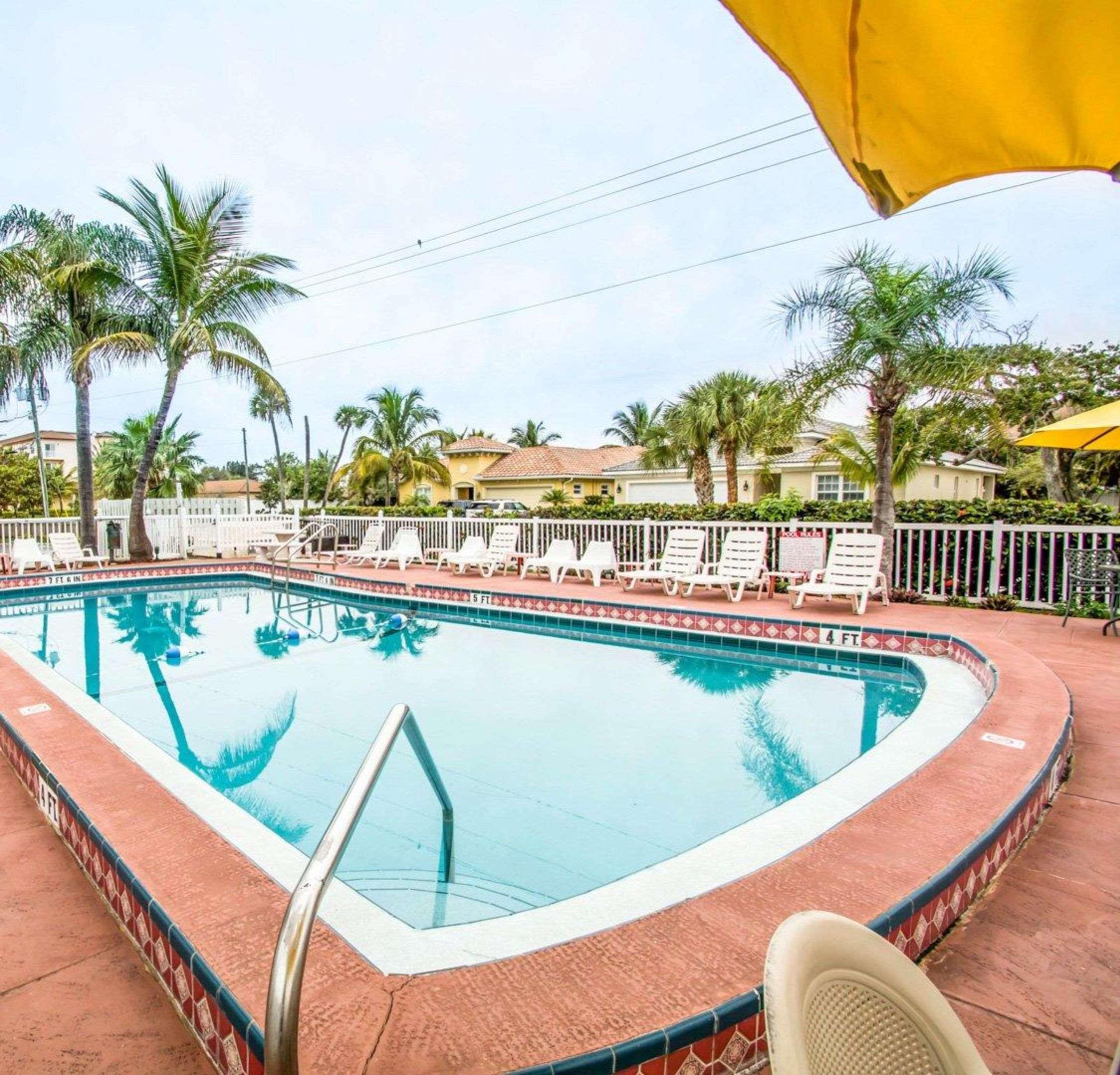Econo Lodge Cocoa Beach - Near The Port Buitenkant foto