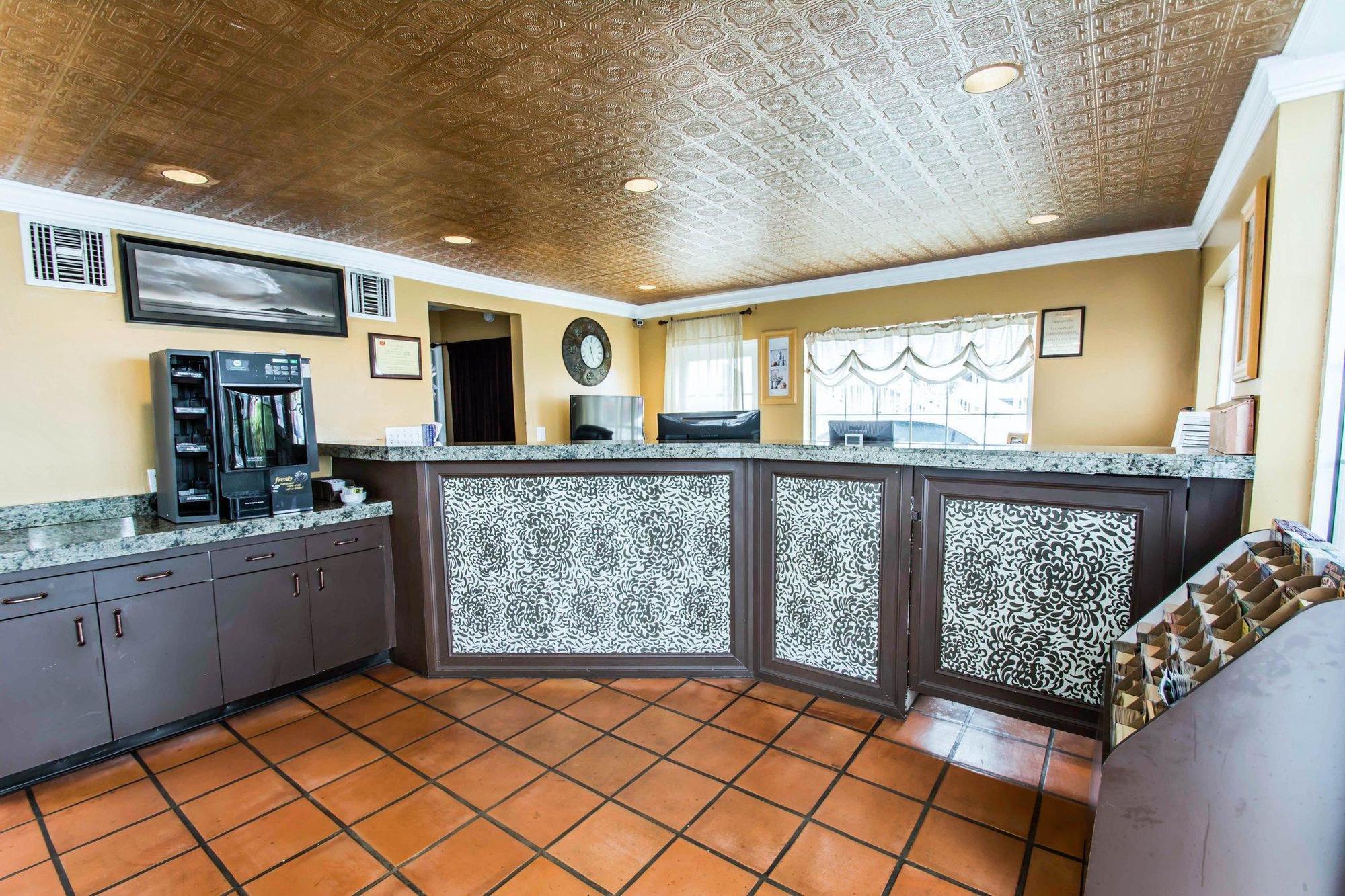 Econo Lodge Cocoa Beach - Near The Port Buitenkant foto