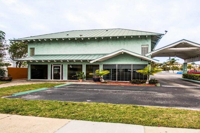 Econo Lodge Cocoa Beach - Near The Port Buitenkant foto