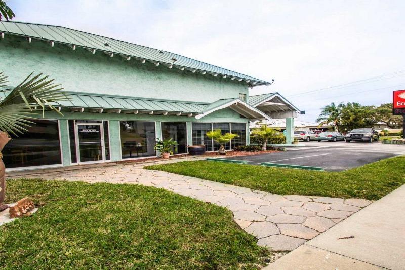 Econo Lodge Cocoa Beach - Near The Port Buitenkant foto