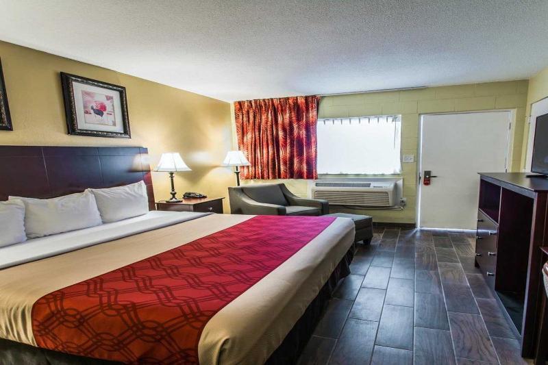 Econo Lodge Cocoa Beach - Near The Port Buitenkant foto