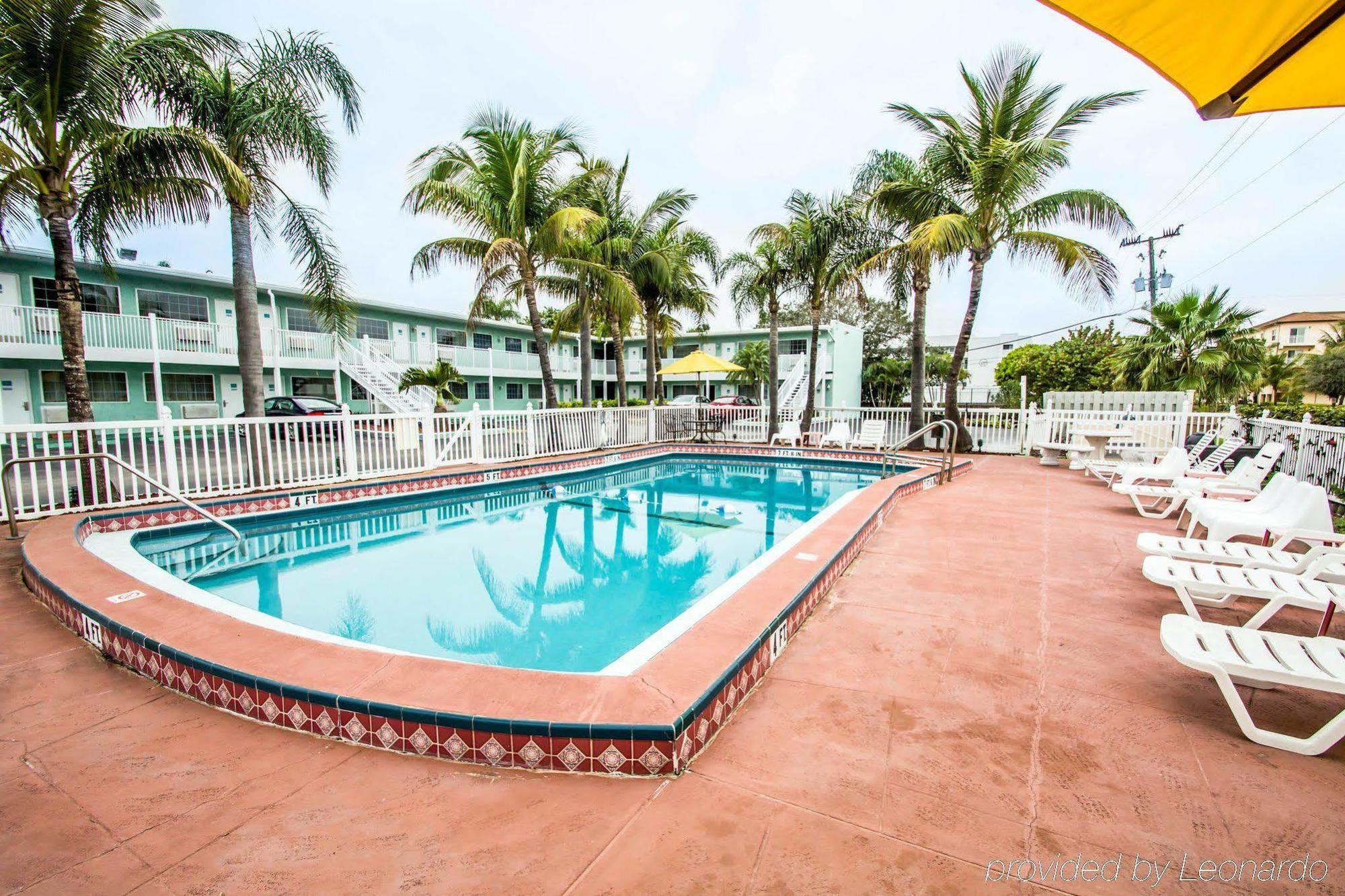 Econo Lodge Cocoa Beach - Near The Port Buitenkant foto