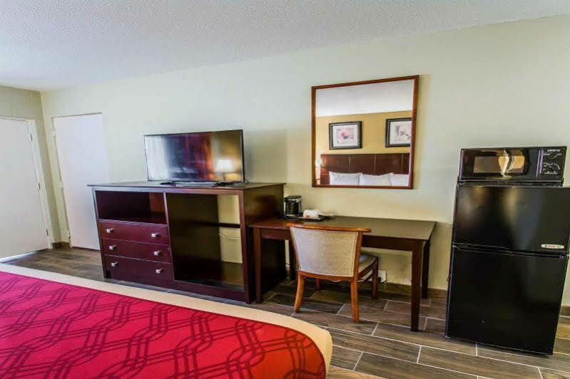Econo Lodge Cocoa Beach - Near The Port Buitenkant foto